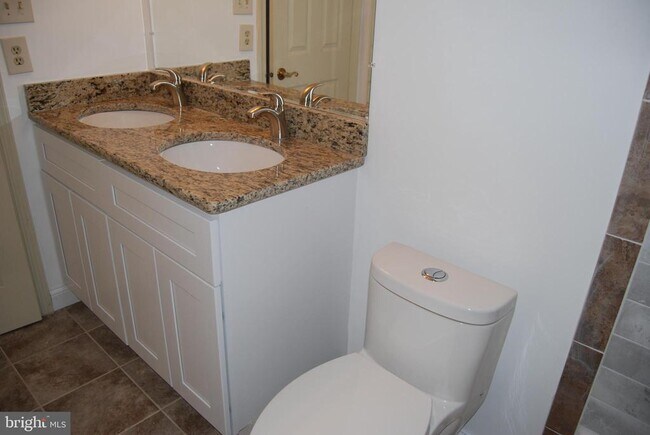 Building Photo - 5 Fox Chase Ln