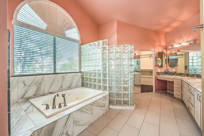 Building Photo - 3 Bed room Pool home in Desert Shores