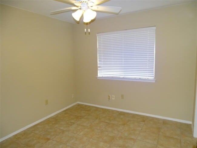Building Photo - 7247 Barton Oaks Dr