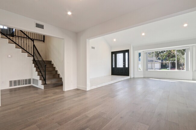 Living Rm - 21225 Nashville St