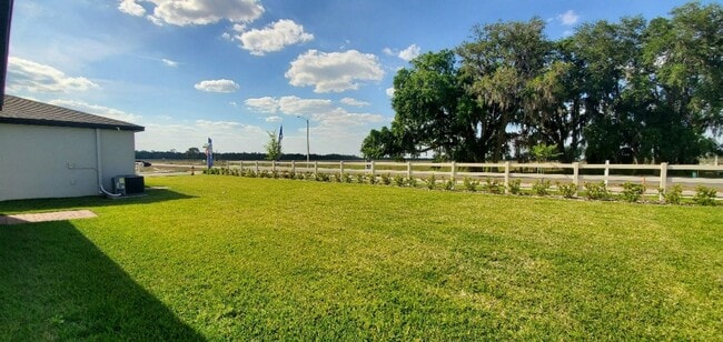 Building Photo - 3-Bedroom, 2-Bathroom in Winter Haven (Vil...