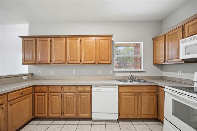 Building Photo - 553 Valley View Dr