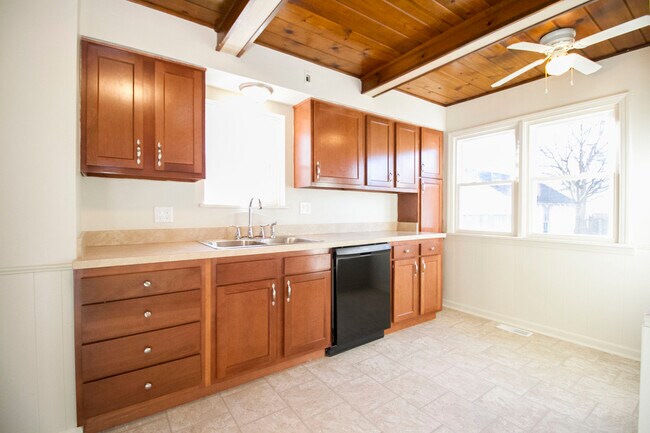 Building Photo - 4353 Lyman Ave