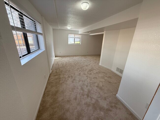 Building Photo - 2060 Yarrow St