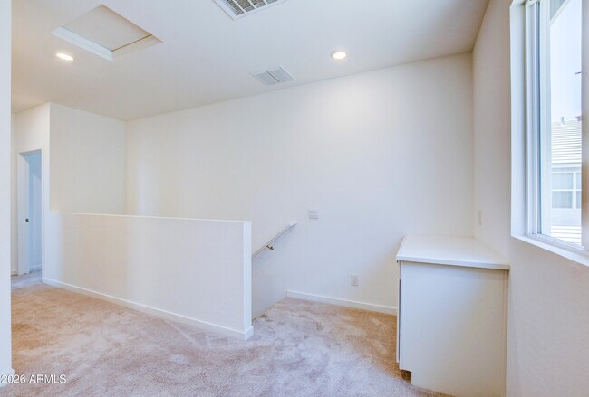 Building Photo - 9902 E Tamery Ave