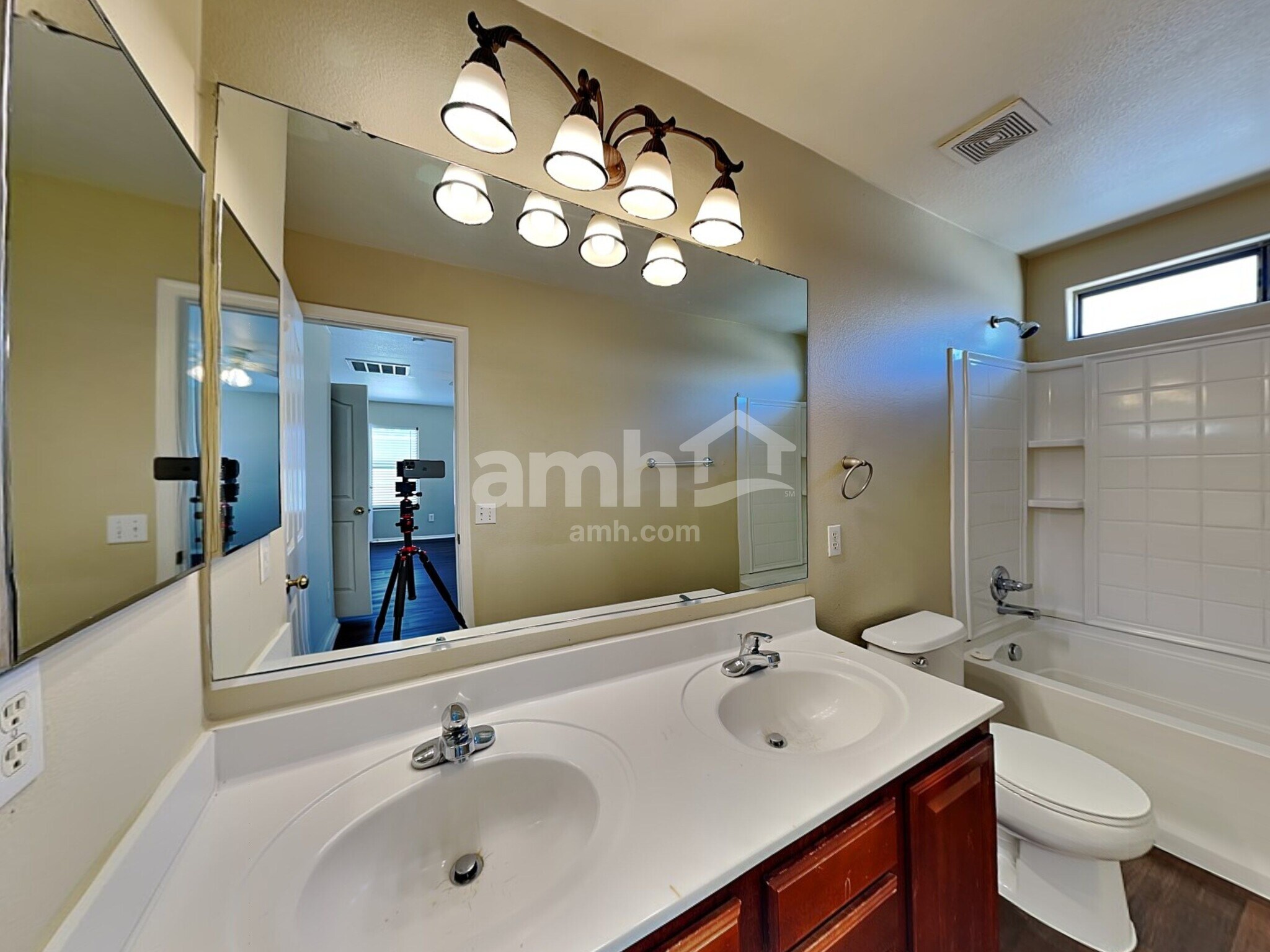 Building Photo - 6424 W Branham Ln