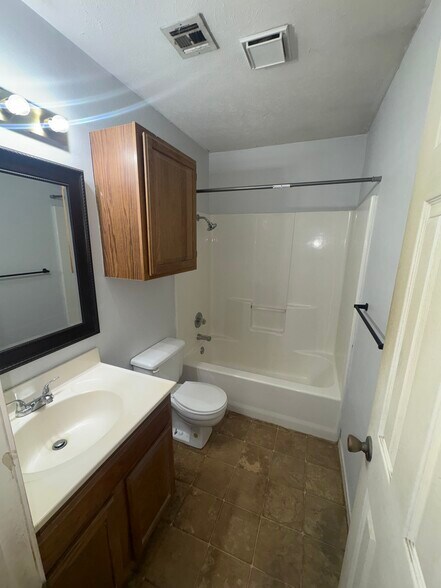 Building Photo - 2041 Wood Tree Ct