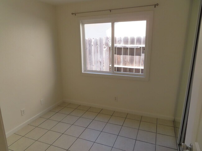 Building Photo - Four bedroom house in Mira Mesa