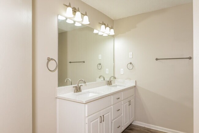 Building Photo - 2152 Glen Hope Ln