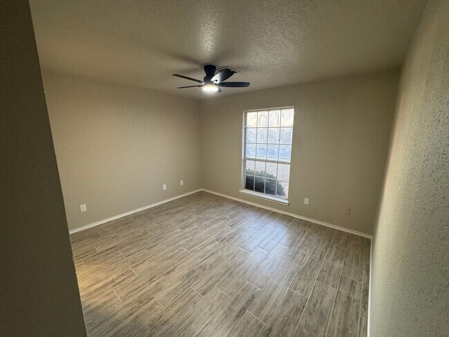 Building Photo - Storm Shelter!!! This 3 bed, 2 bath, 2 Car Garage home has new paint, kitchen and bathroom granit...