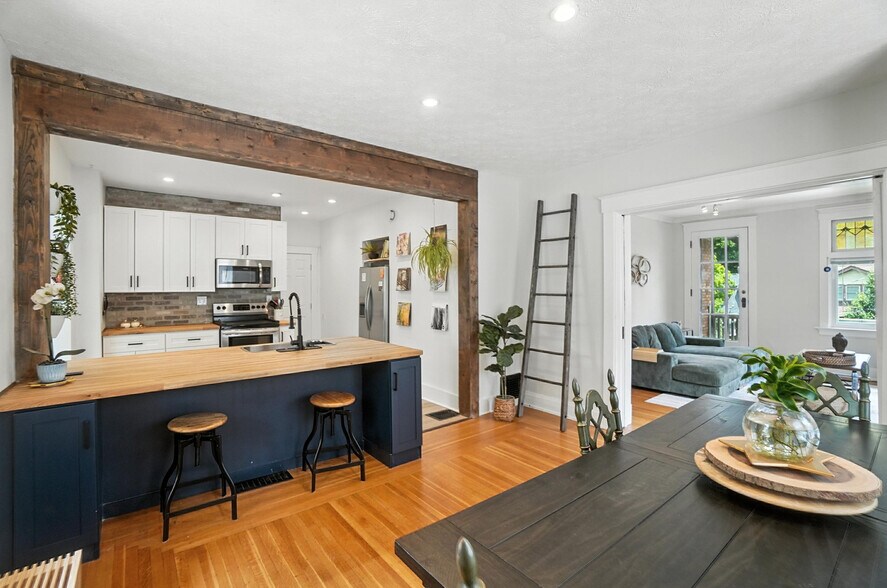 Building Photo - 3769 Andrew Ave