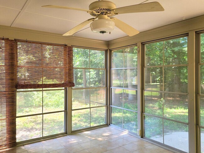 Building Photo - 4 BR, 2.5 BA in Woodlake Crossing