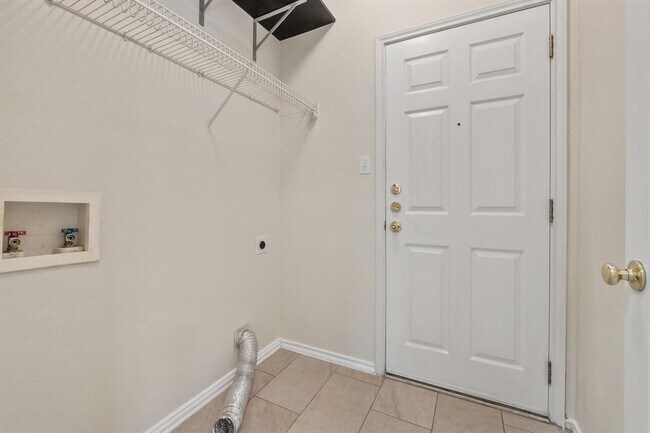 Building Photo - 802 N Creek Blvd