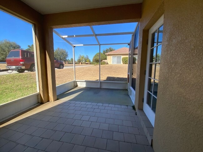 Building Photo - Lovely Carriage Home in Deland