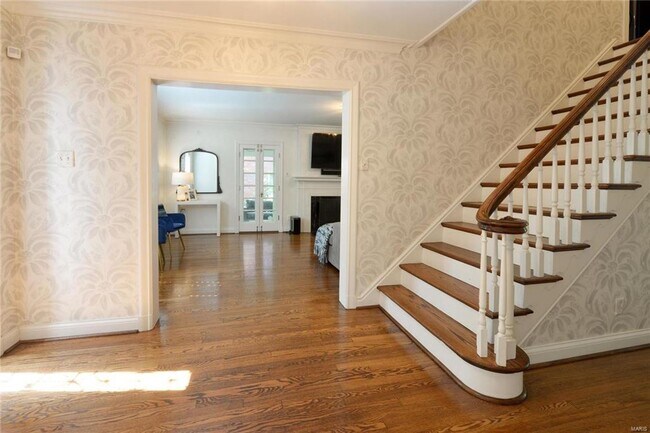 Building Photo - 937 S Bemiston Ave
