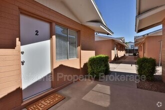 Building Photo - 1702 W Vogel Ave