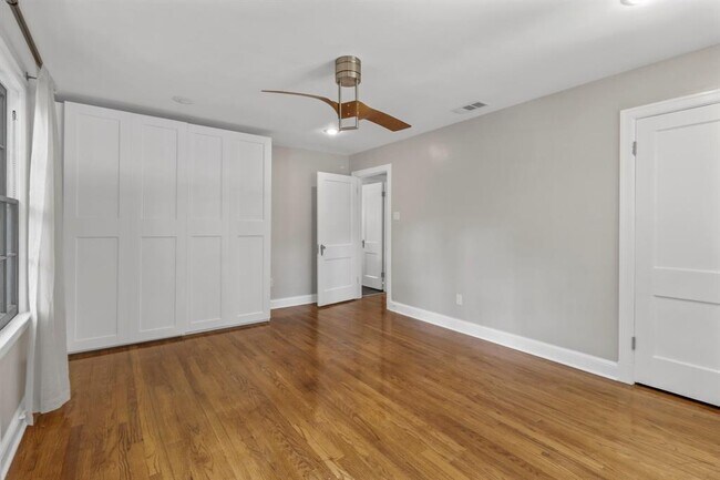 Building Photo - 307 Circle Dr