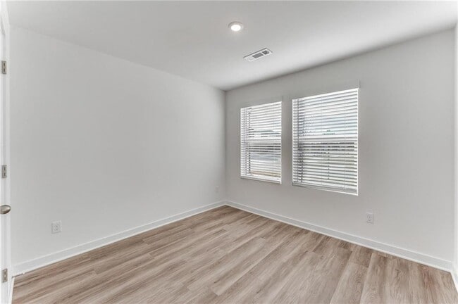 Building Photo - 4604 W Aurora St