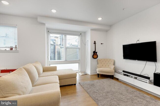 Building Photo - 1341 N Marston St