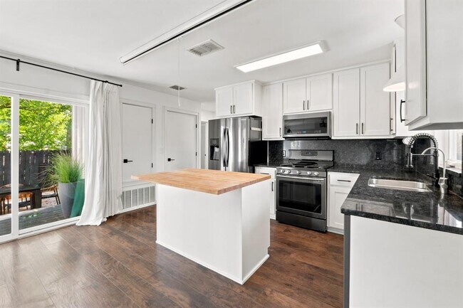 Building Photo - 5307 Prock Ln