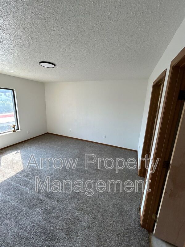 Building Photo - 205 E Arbor Ave