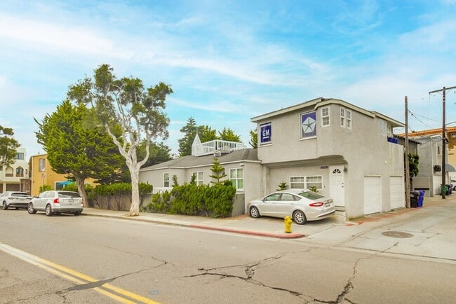 Building Photo - Price drop! Cozy Home Between Mission Beac...