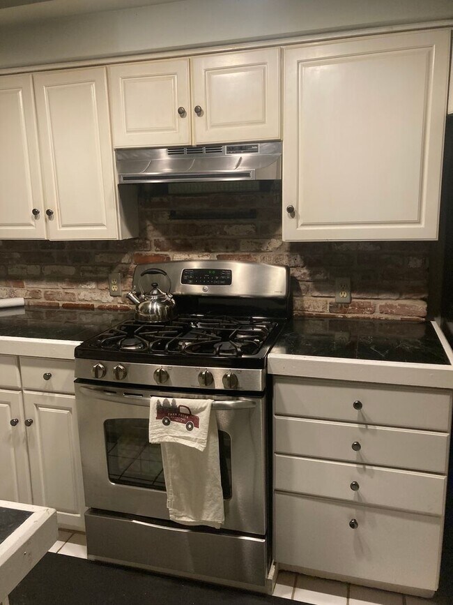 Primary Photo - Front house