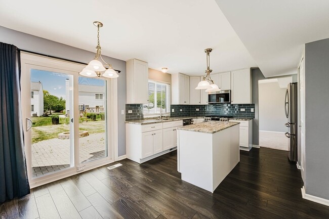Building Photo - 1371 Braymore Cir E