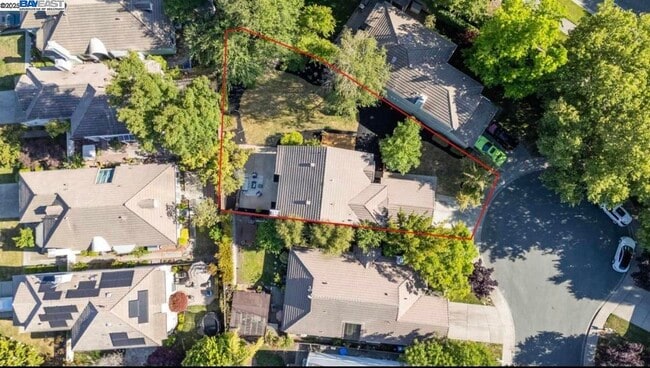 Building Photo - 5 Stuart Pl