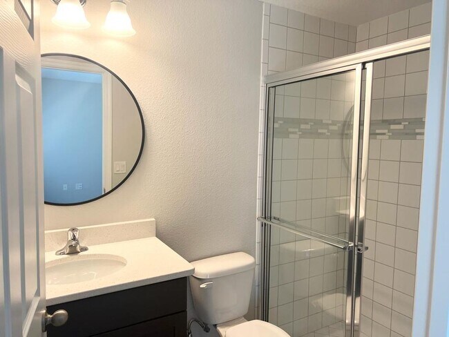 Building Photo - 36 Ryapple Ln