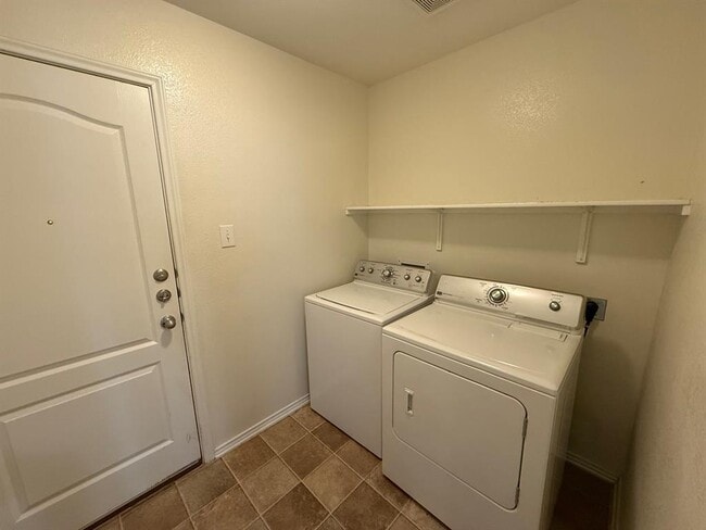 Building Photo - 828 Oatmeal Drive