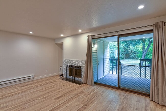 Building Photo - Stylishly Remodeled Condo in Prime Center Park Location