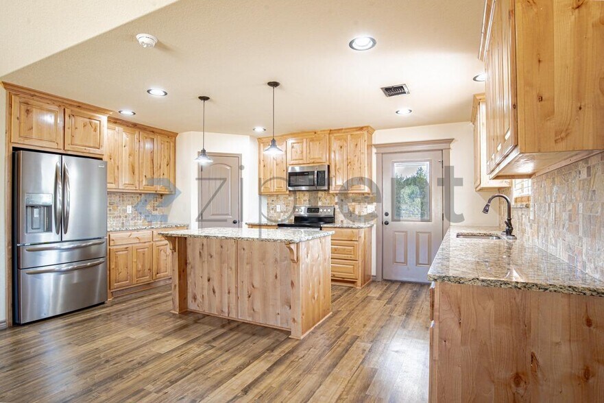 Building Photo - Unit