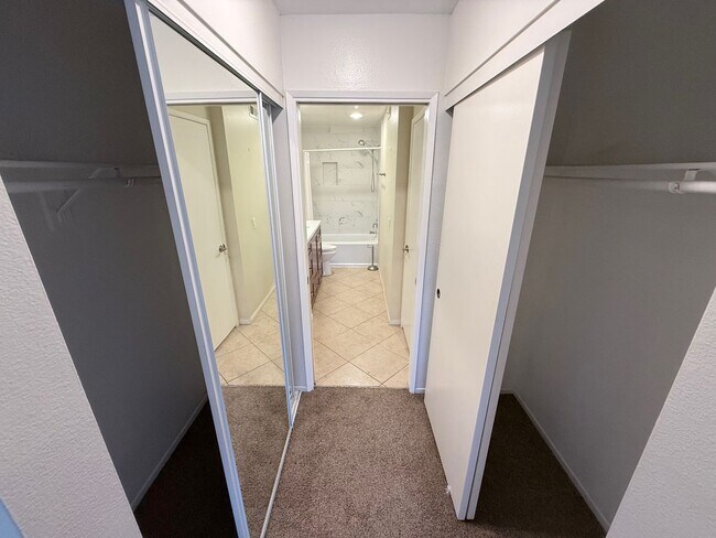 Building Photo - Eastlake Shores Downstairs Condo feat. Two Bedrooms and Two Bathrooms