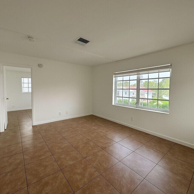 Building Photo - 3400 NE 16th Terrace