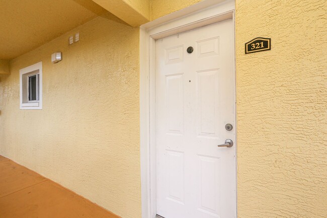 Building Photo - ***NEW PHOTOS ATTACHED***North Naples****G...