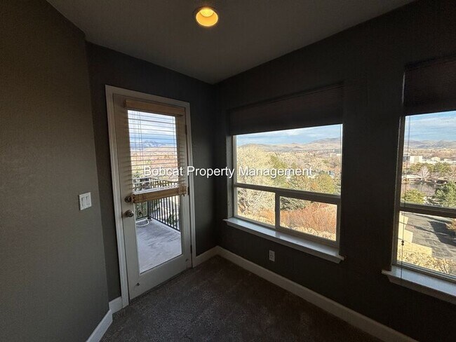 Building Photo - 1320 Thompson St