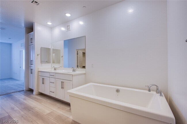 Building Photo - 2555 Hampton Rd