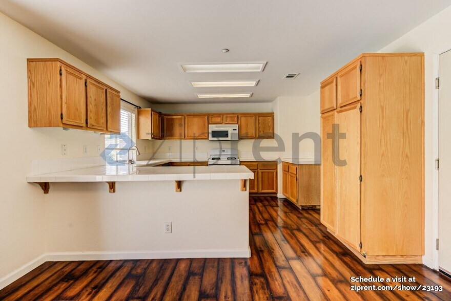 Building Photo - Unit