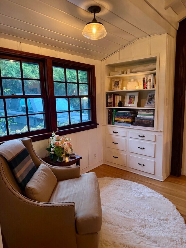 Building Photo - 2828 Laurel Canyon Pl