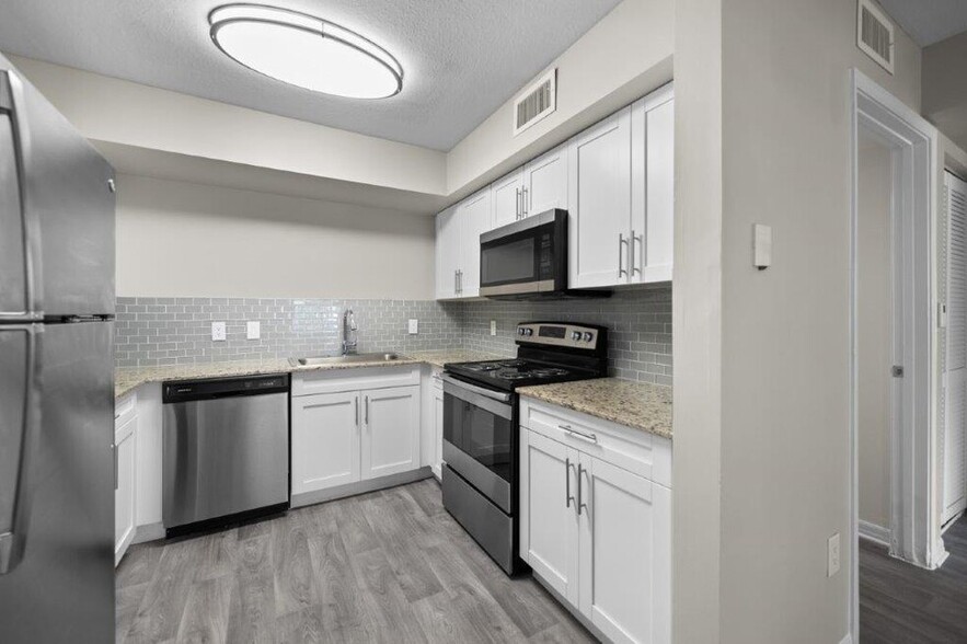 Primary Photo - Club Mira Lago Apartments