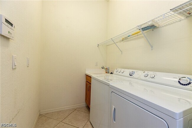 Building Photo - 11108 Esteban Dr