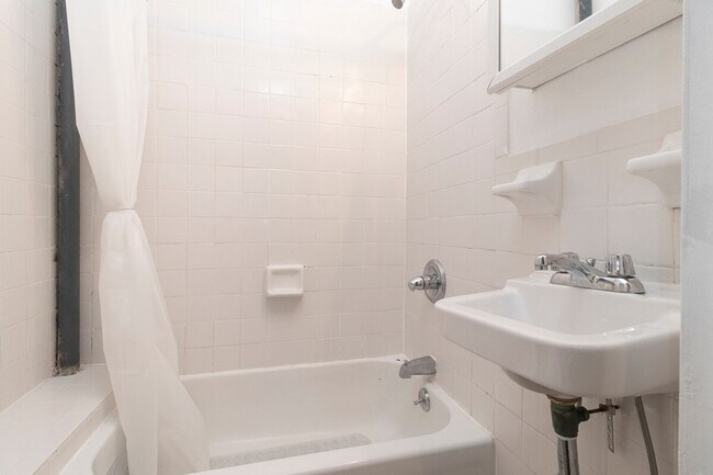 Building Photo - 316 E 96th St