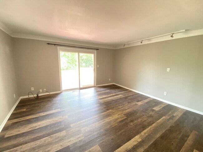 Building Photo - River-front condo