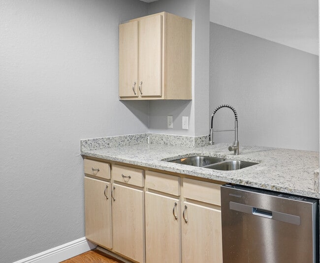 Building Photo - 8516 Island Breeze Ln