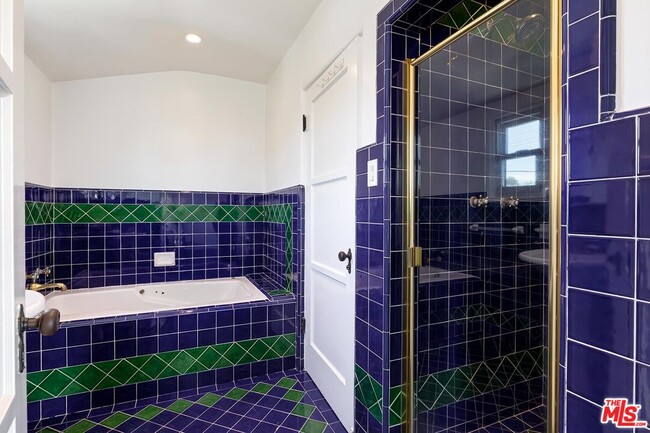 Building Photo - 1304 San Vicente Blvd