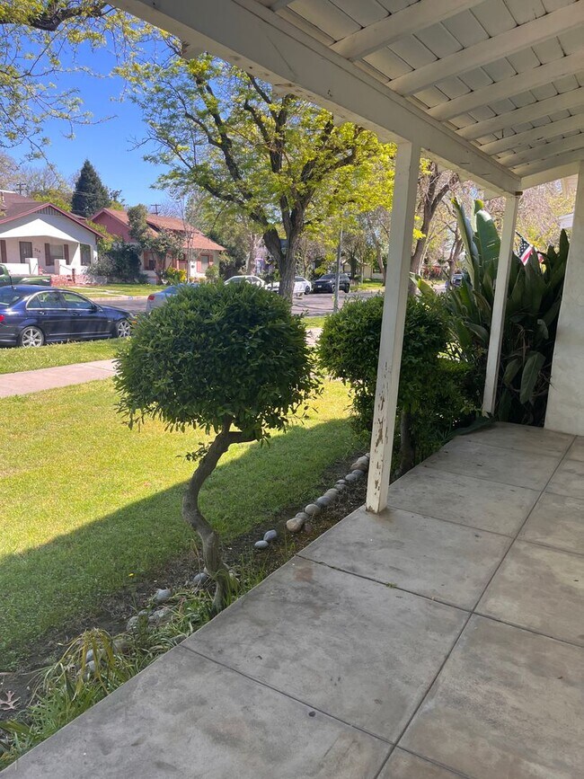 Building Photo - Available Now!! Delightful 1 bedroom, 1 ba...