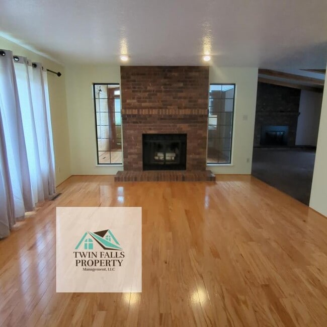 Building Photo - 955 Wood River Dr