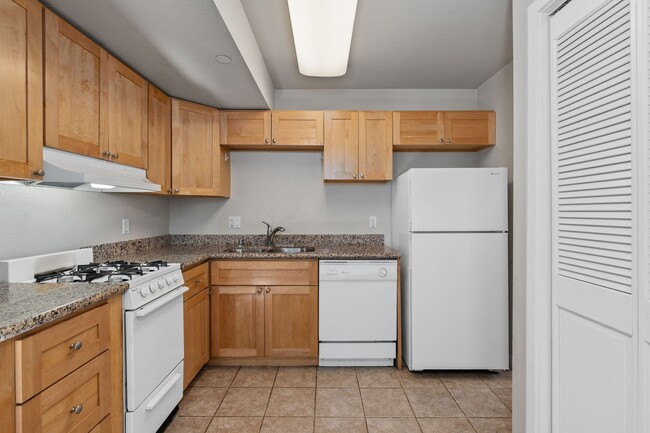 Building Photo - 225 Valley Oak Dr