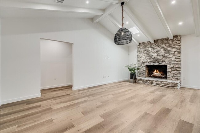 Building Photo - 1707 Fawn Dr